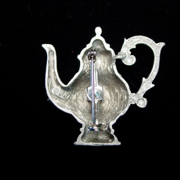 Épingle Broche Théière Argentée Avec Cristal AB - Idéal Barista, Café, Fantasy, Décoration Vestimentaire